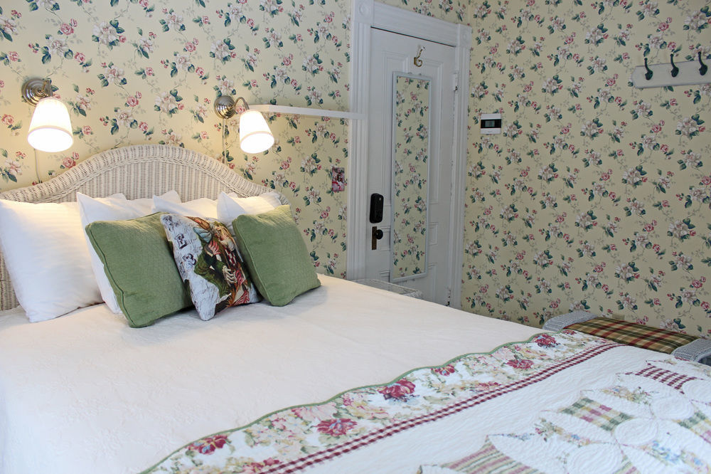 Heart Of The Village Bed & Breakfast In Shelburne Vt Extérieur photo