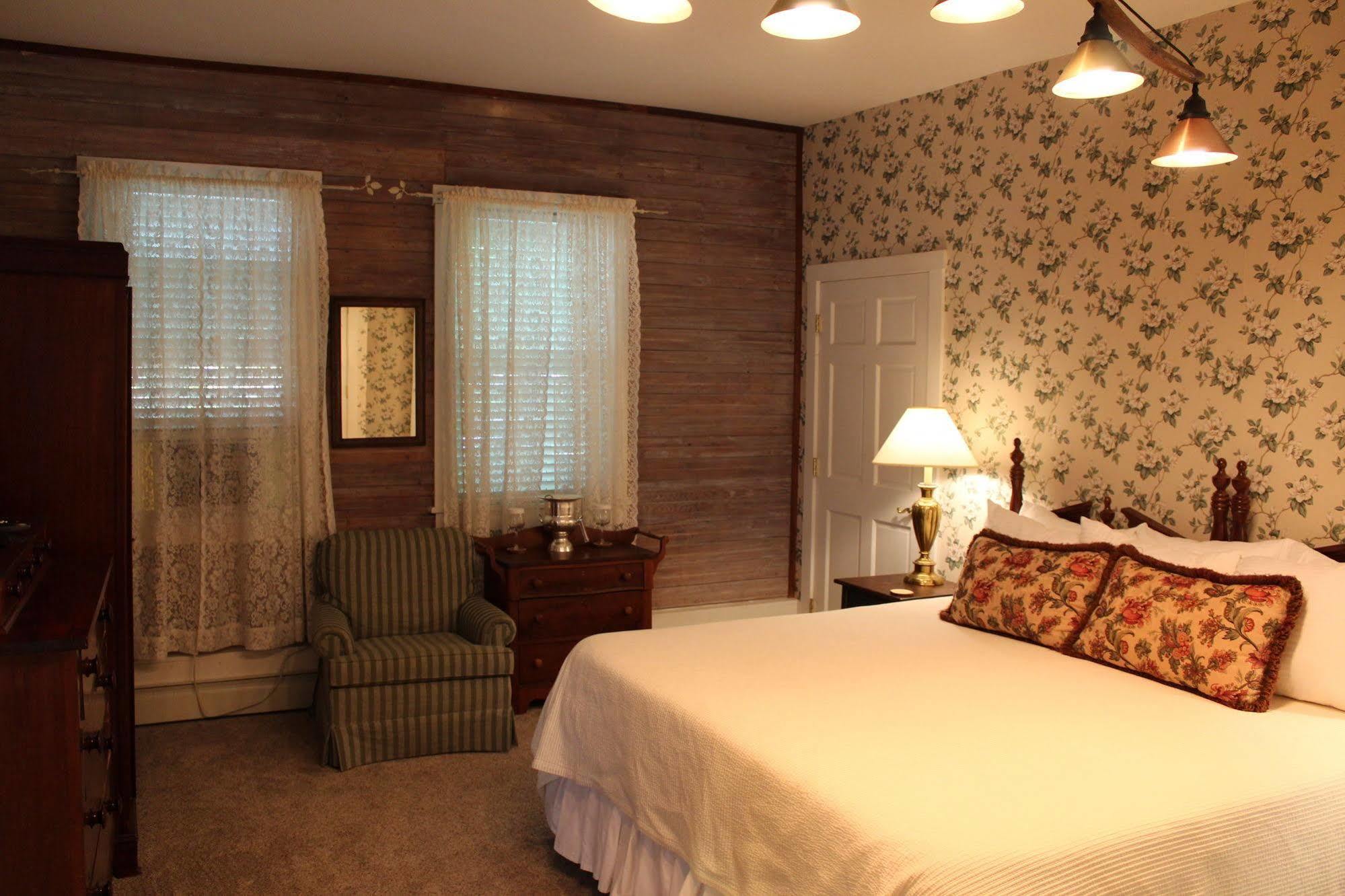 Heart Of The Village Bed & Breakfast In Shelburne Vt Extérieur photo