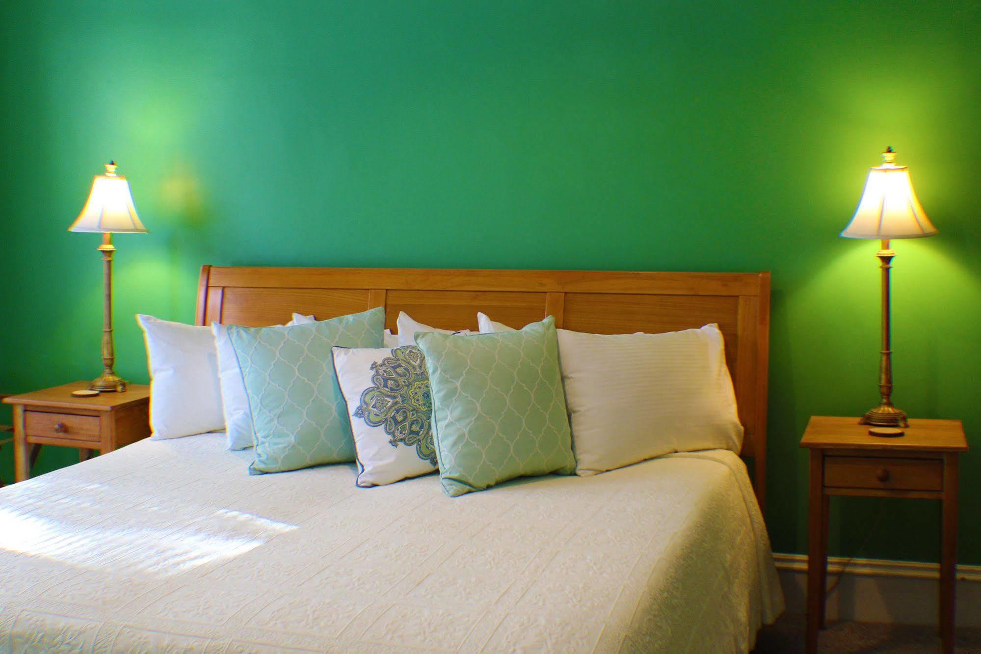 Heart Of The Village Bed & Breakfast In Shelburne Vt Extérieur photo