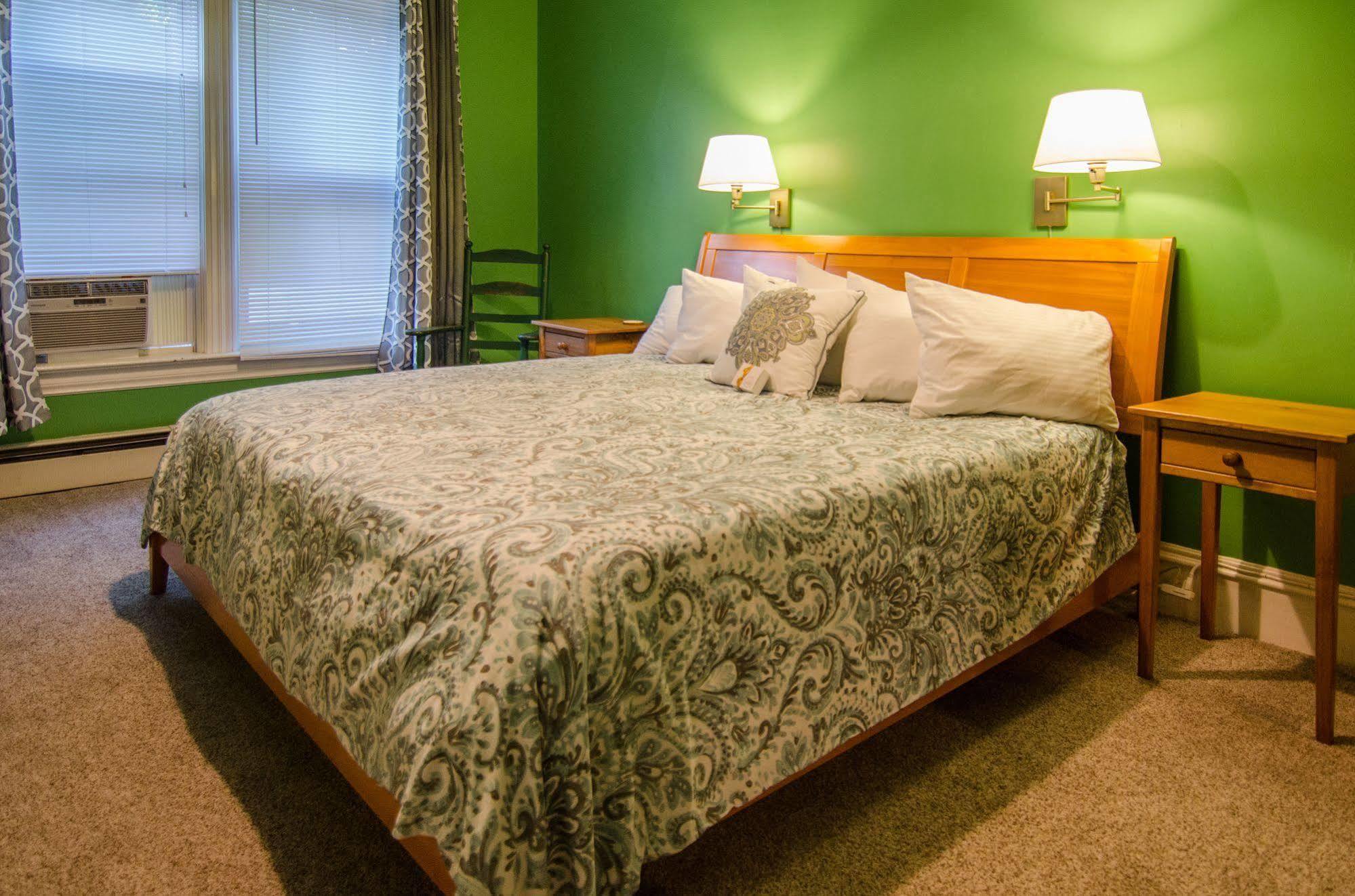 Heart Of The Village Bed & Breakfast In Shelburne Vt Extérieur photo