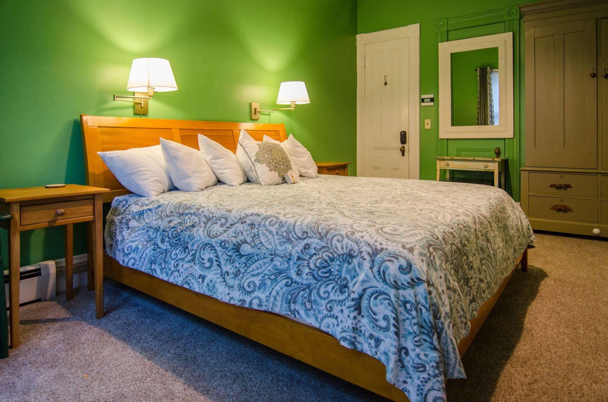 Heart Of The Village Bed & Breakfast In Shelburne Vt Extérieur photo